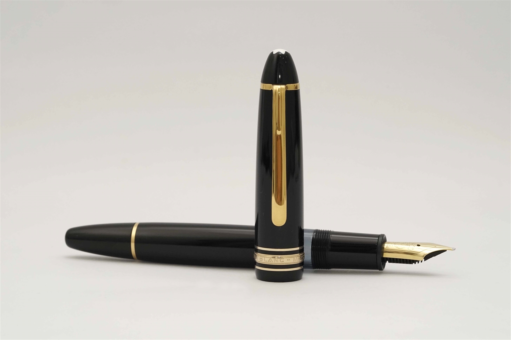 Bút máy Montblanc Meisterstuck 146 Classic Black Resin 14K B