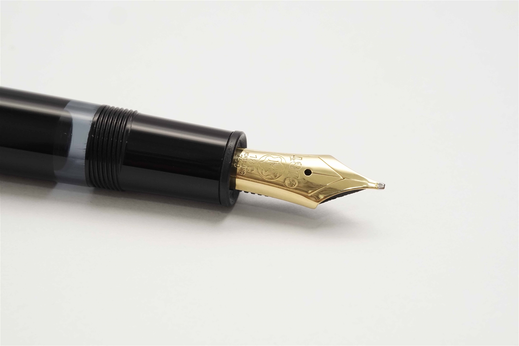 Bút máy Montblanc Meisterstuck 146 Classic Black Resin 14K B