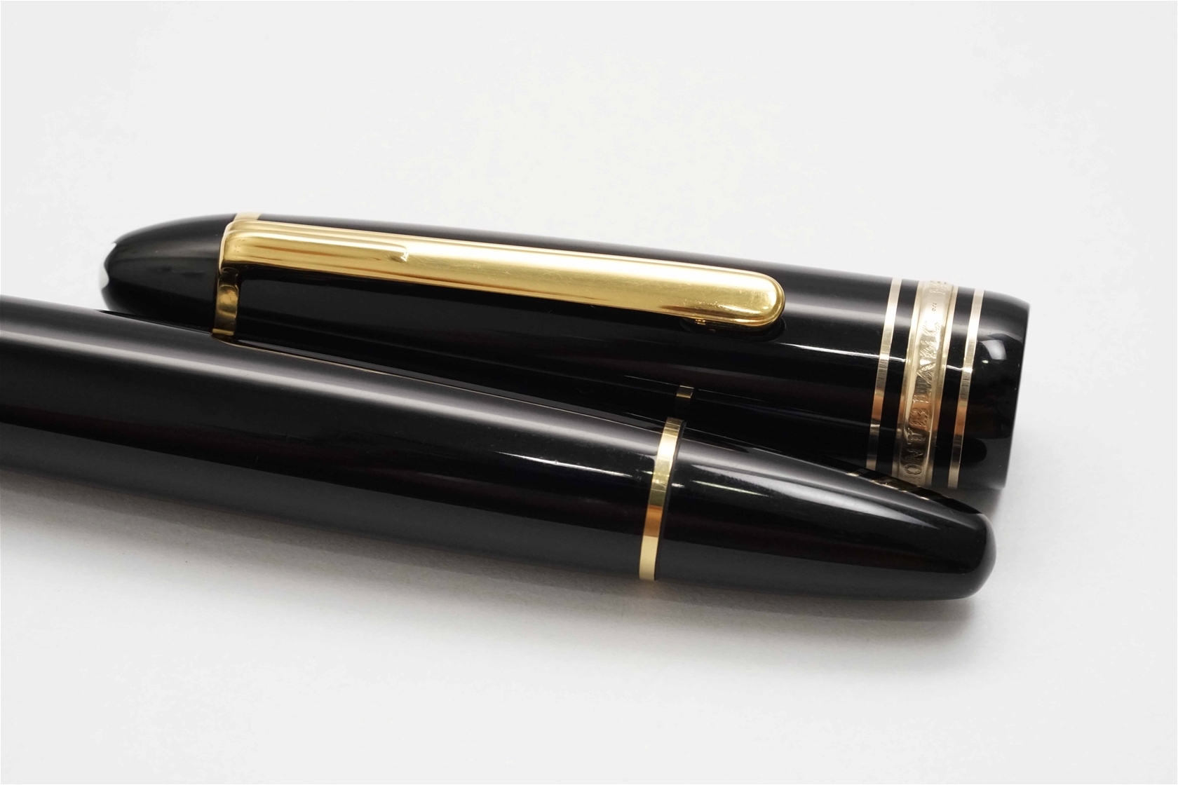 Bút máy Montblanc Meisterstuck 146 Classic Black Resin 14K B