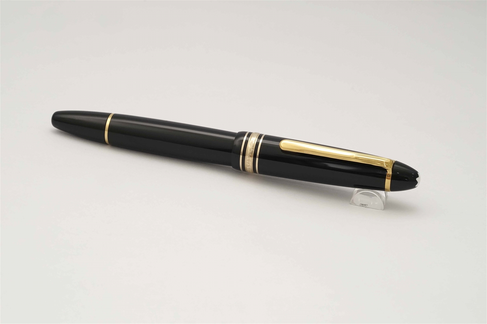 Bút máy Montblanc Meisterstuck 146 Classic Black Resin 14K B