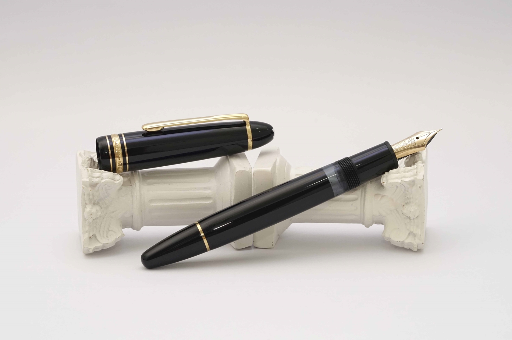 Bút máy Montblanc Meisterstuck 146 Classic Black Resin 14K EF 