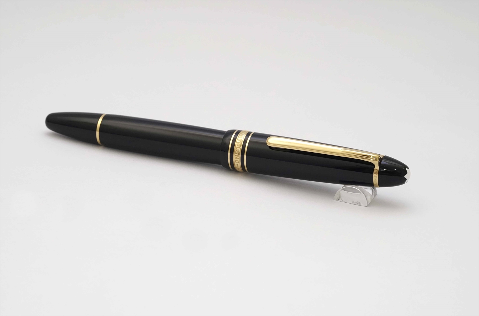 Bút máy Montblanc Meisterstuck 146 Classic Black Resin 14K EF 