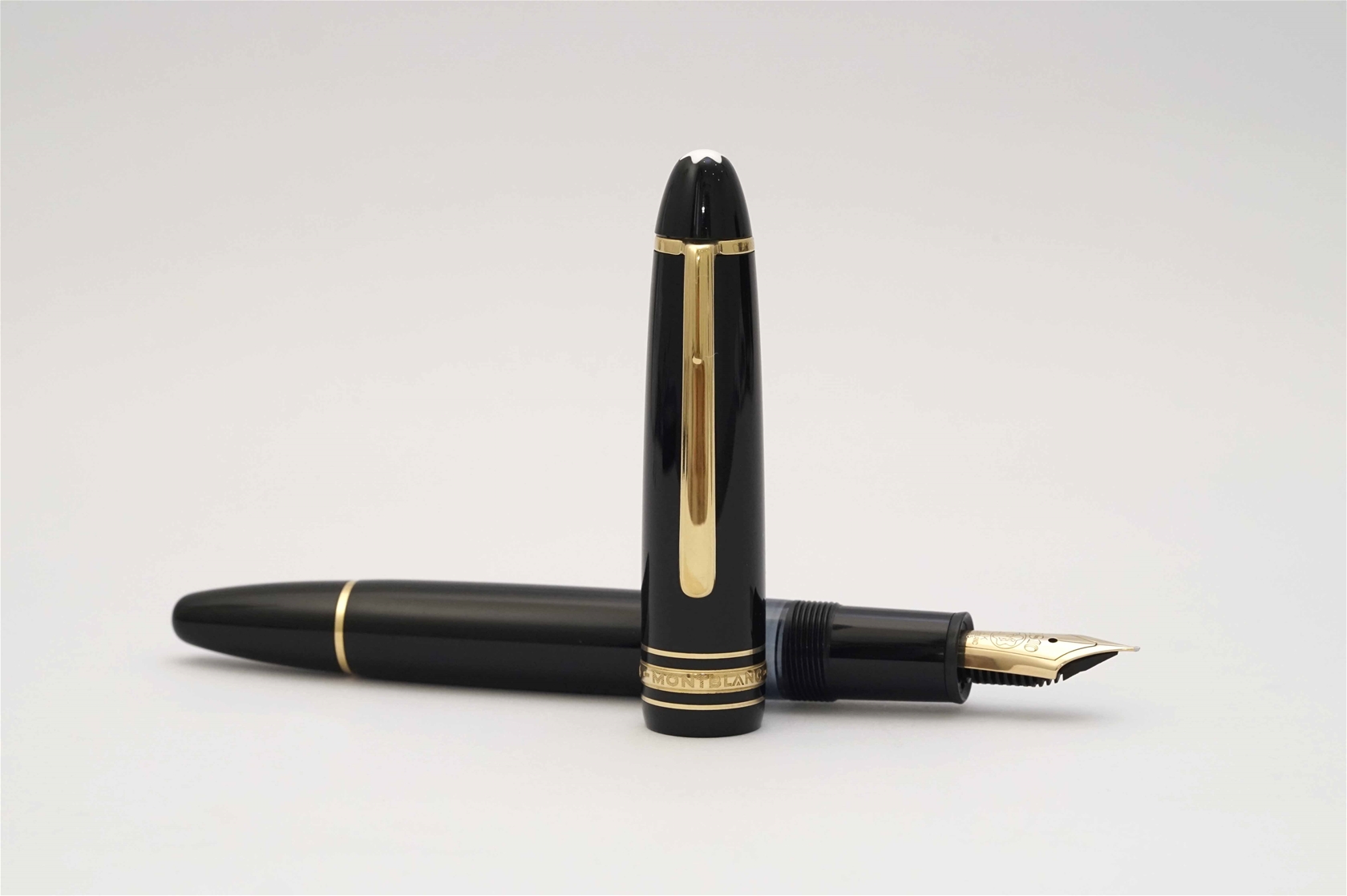 Bút máy Montblanc Meisterstuck 146 Classic Black Resin 14K EF 