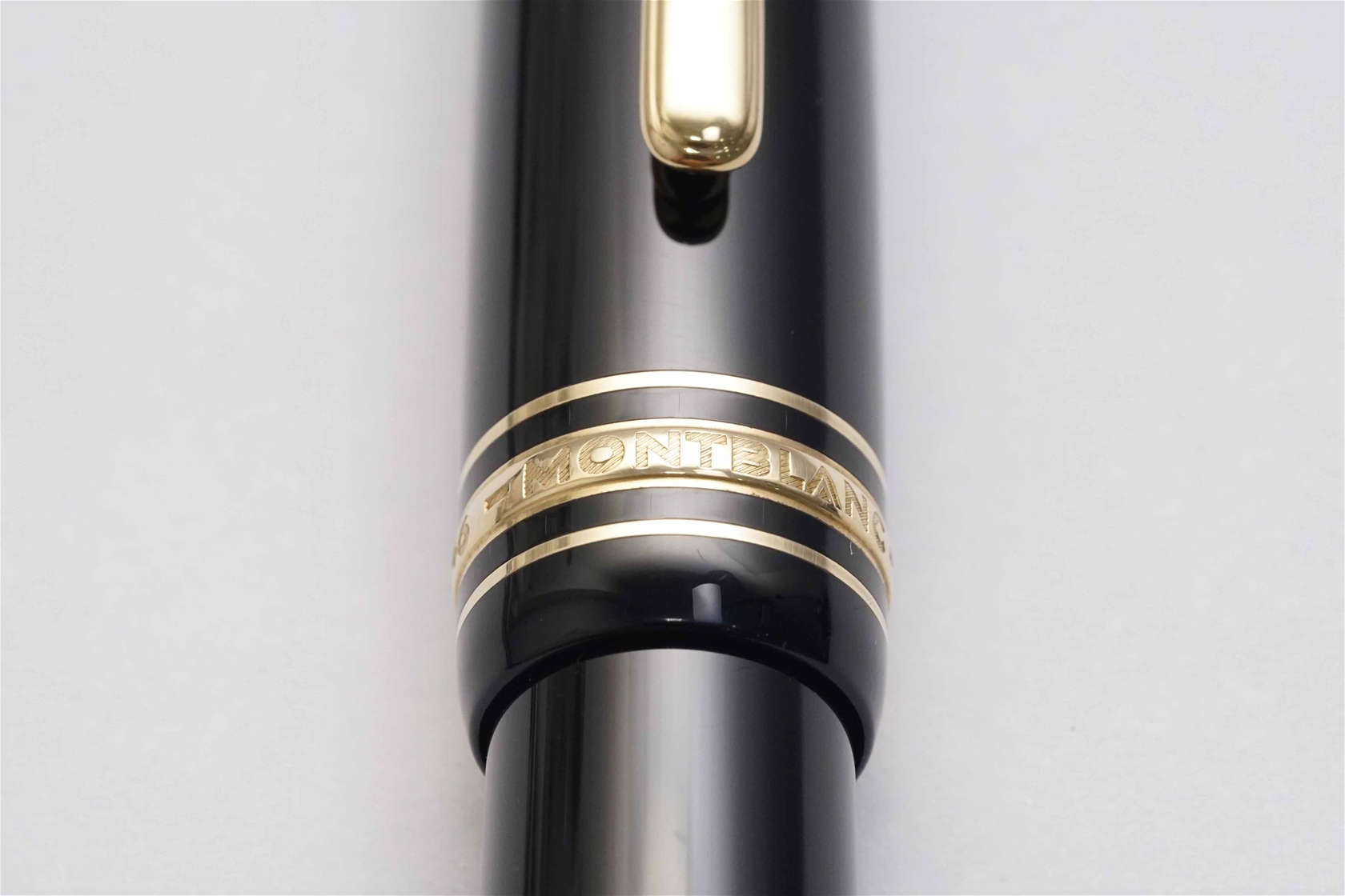 Bút máy Montblanc Meisterstuck 146 Classic Black Resin 14K EF 