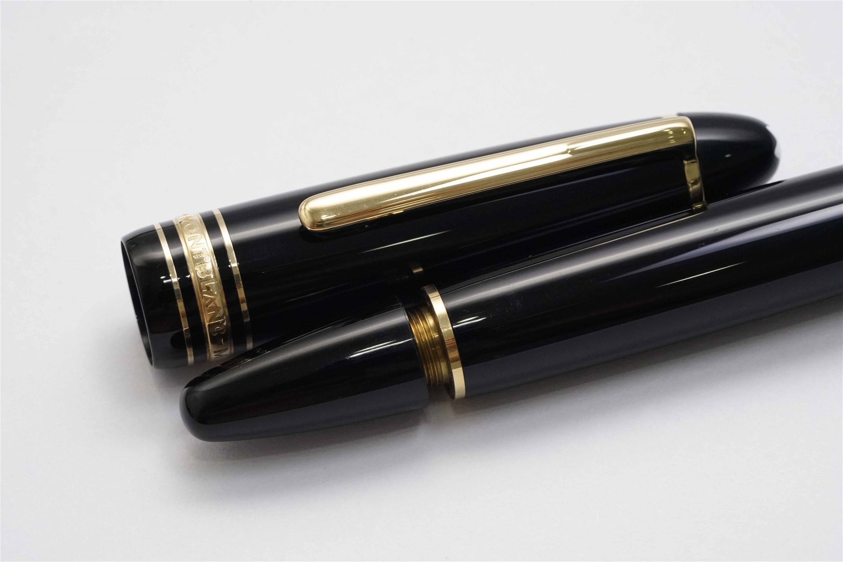 Bút máy Montblanc Meisterstuck 146 Classic Black Resin 14K EF 