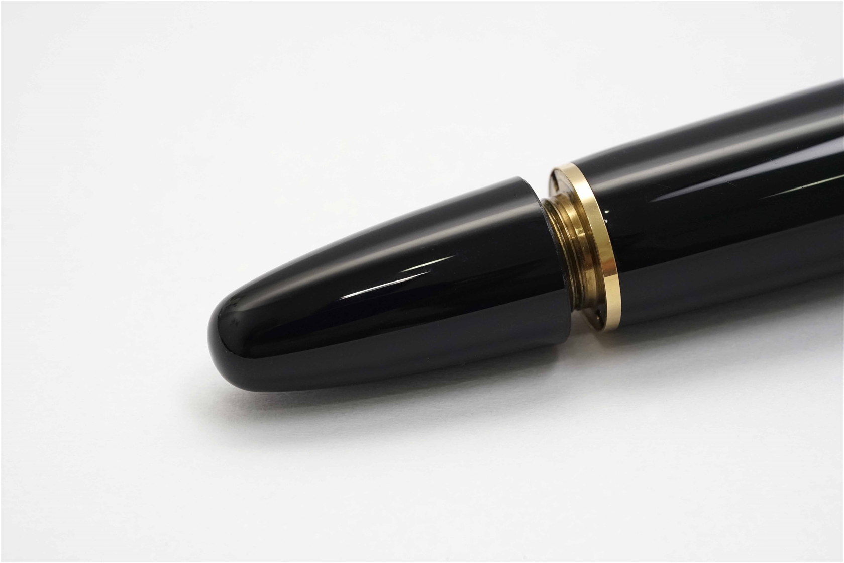 Bút máy Montblanc Meisterstuck 146 Classic Black Resin 14K F