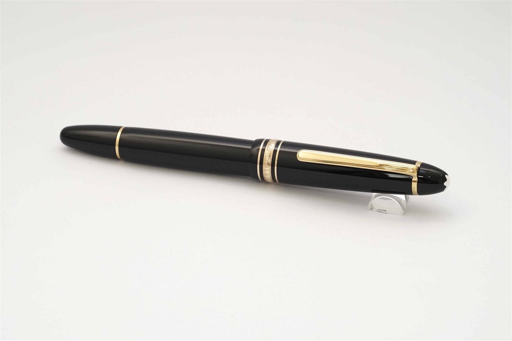 Bút máy Montblanc Meisterstuck 146 Classic Black Resin 14K F