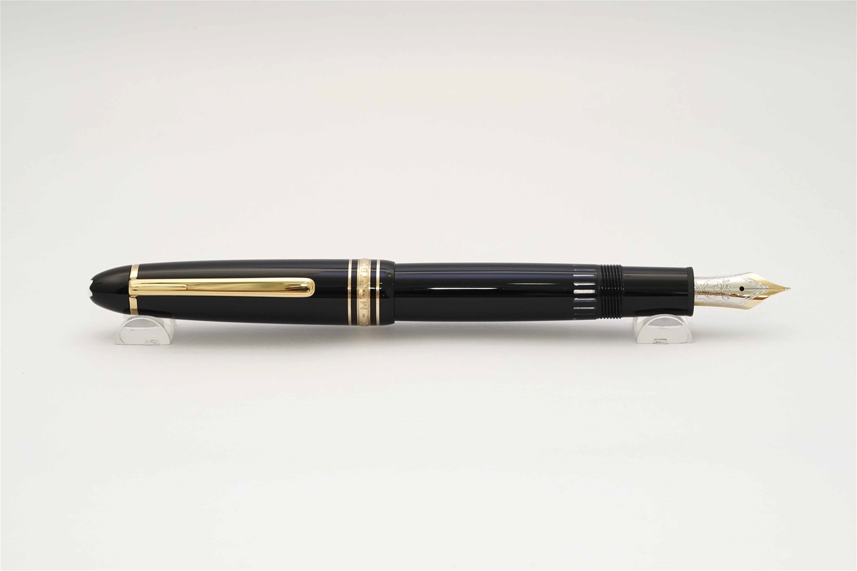 Bút máy Montblanc Meisterstuck 146 Classic Black Resin 14K F