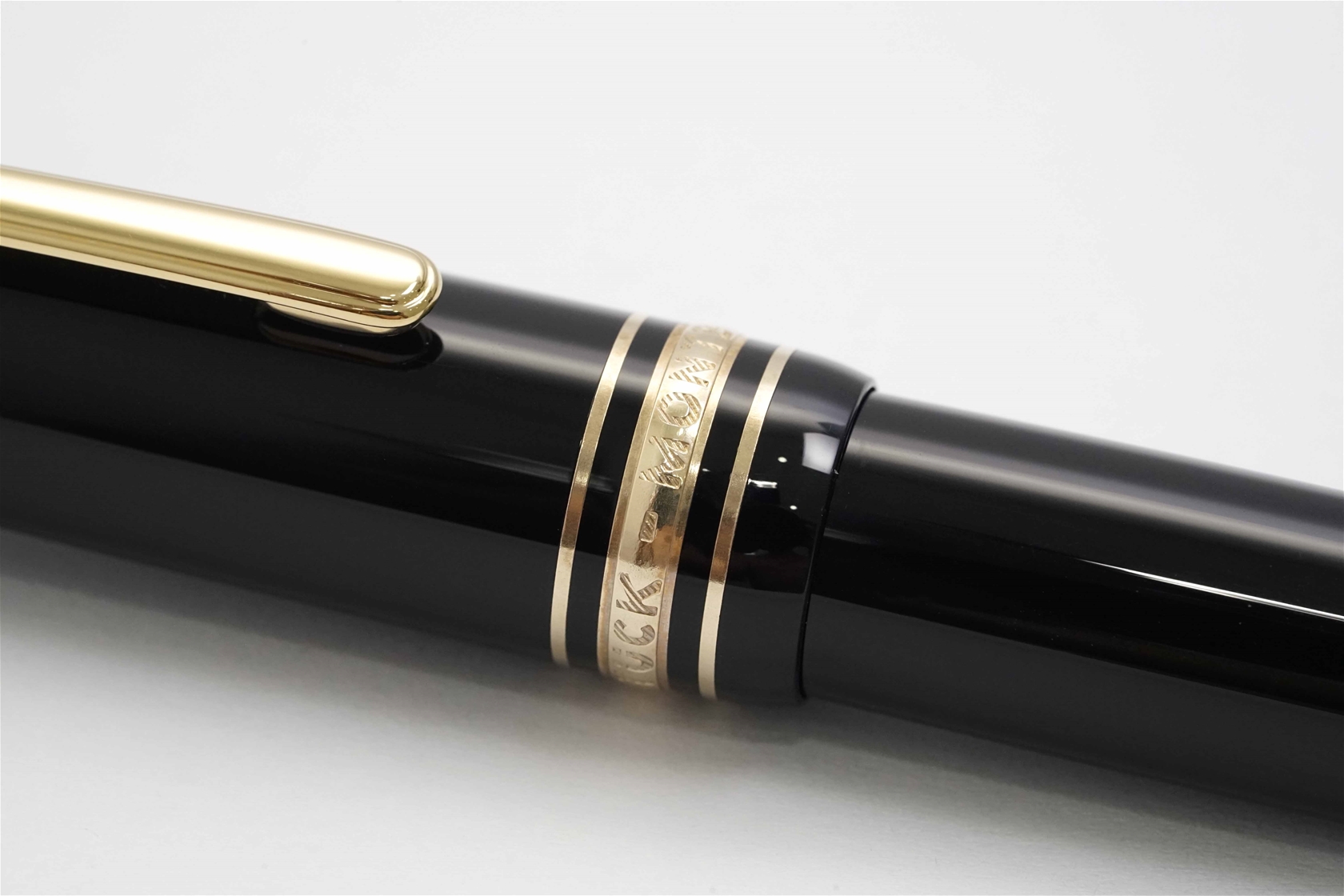 Bút máy Montblanc Meisterstuck 146 Classic Black Resin 14K F