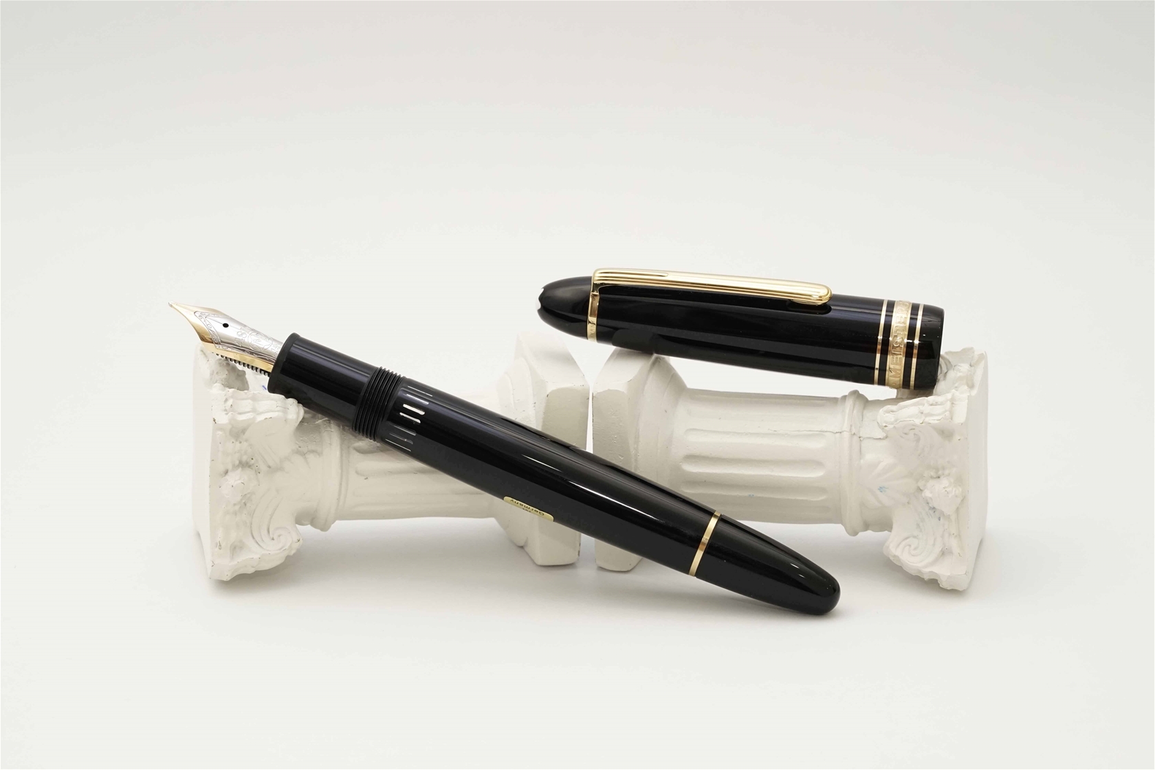 Bút máy Montblanc Meisterstuck 146 Classic Black Resin 14K M