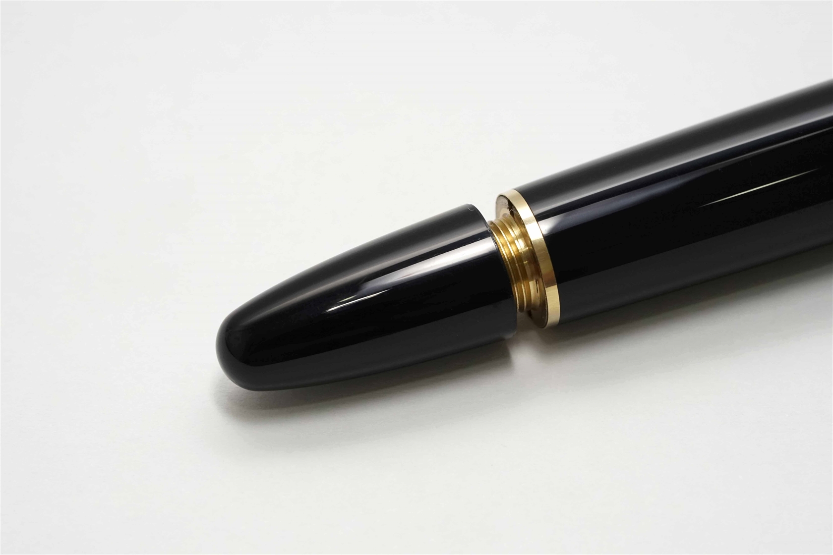 Bút máy Montblanc Meisterstuck 146 Classic Black Resin 14K M