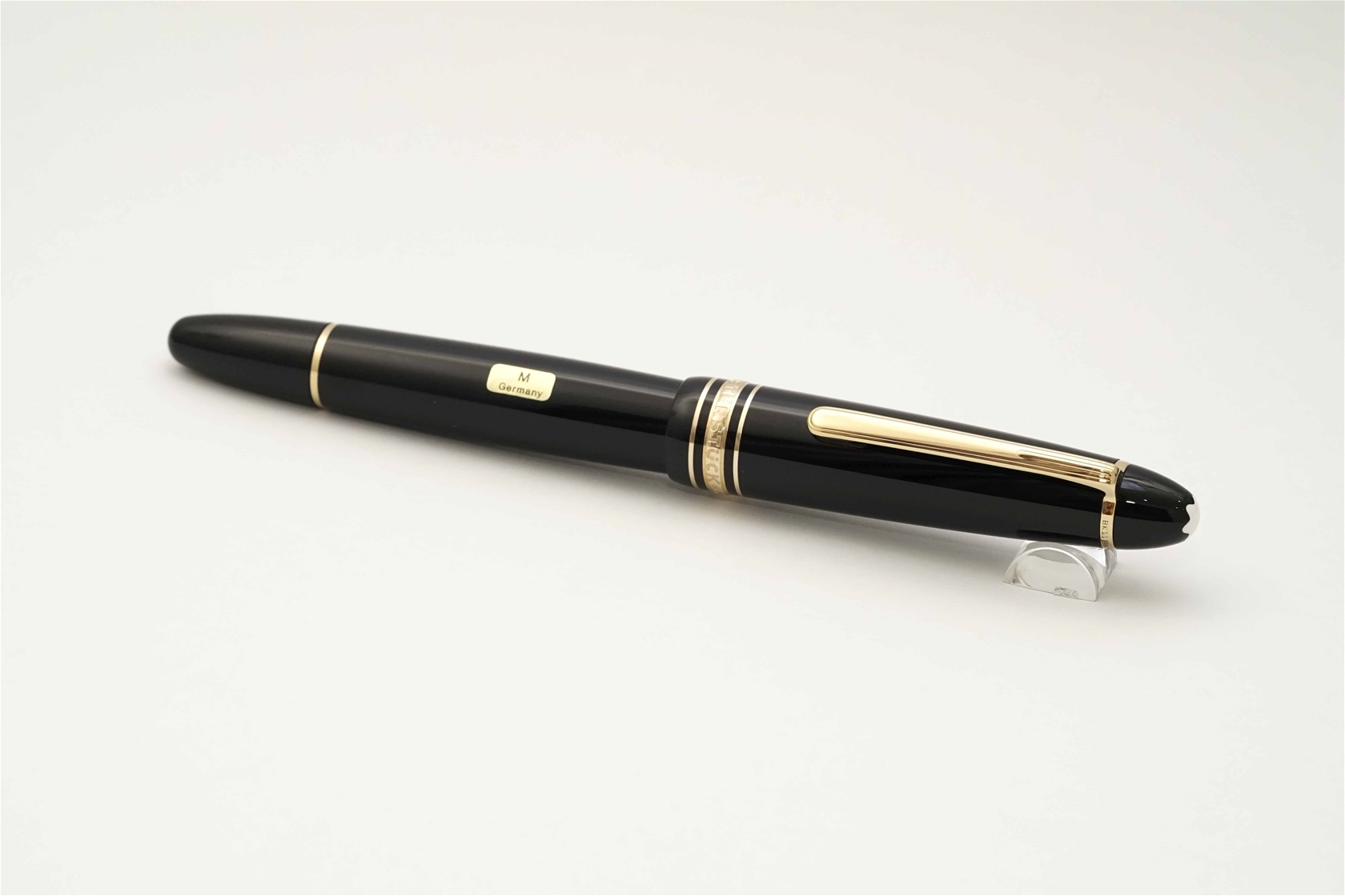 Bút máy Montblanc Meisterstuck 146 Classic Black Resin 14K M