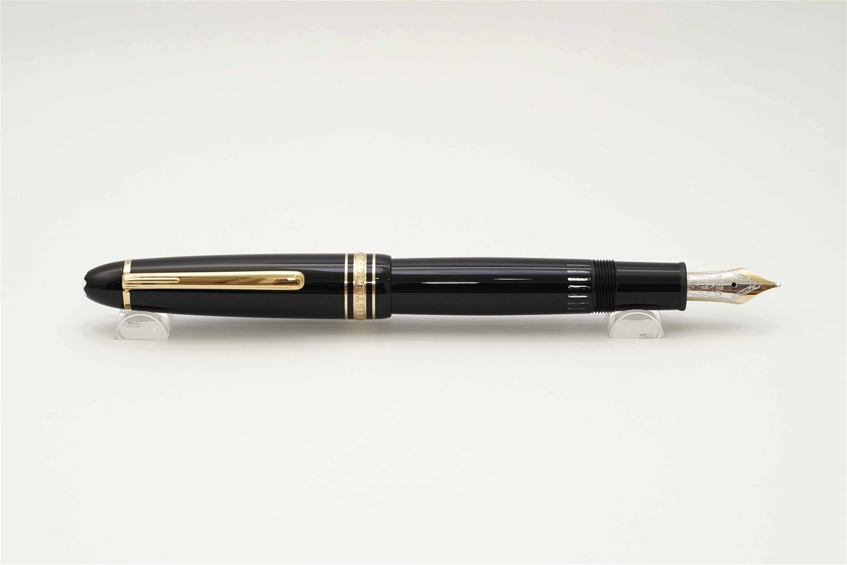 Bút máy Montblanc Meisterstuck 146 Classic Black Resin 14K M