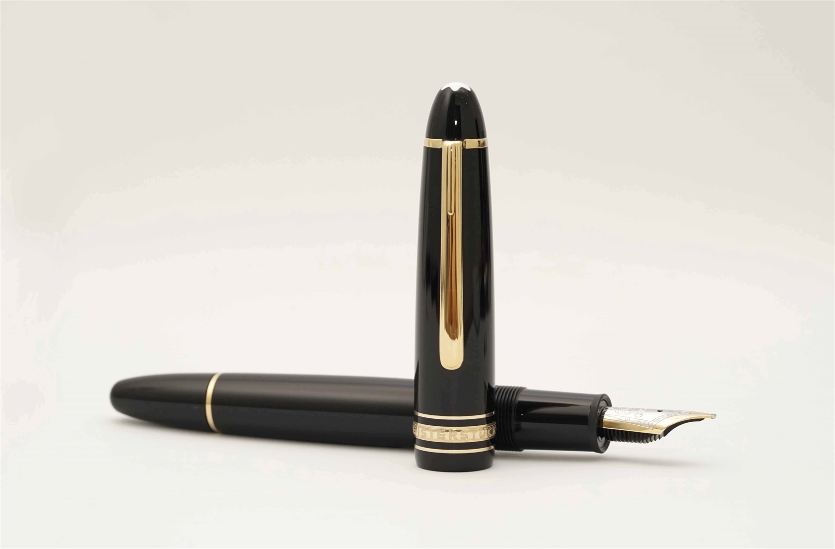 Bút máy Montblanc Meisterstuck 146 Classic Black Resin 14K M