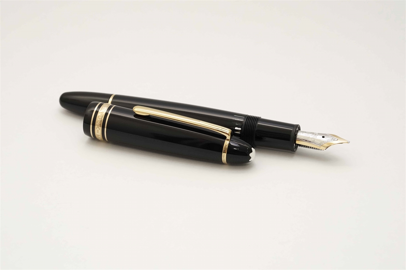 Bút máy Montblanc Meisterstuck 146 Classic Black Resin 14K M