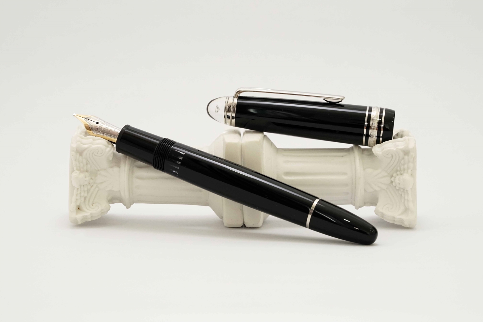 Bút máy Montblanc Meisterstuck 146 Diamond LeGrand Platinum Coated 18K M