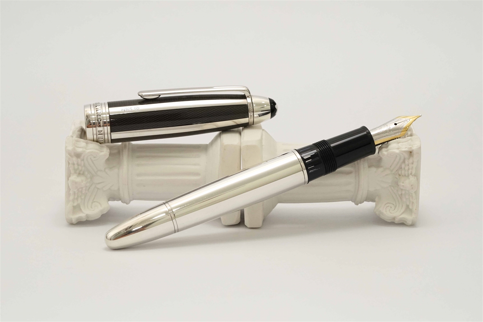 Bút máy Montblanc Meisterstuck 146 Solitaire Silver Fibre Legrand 18K F