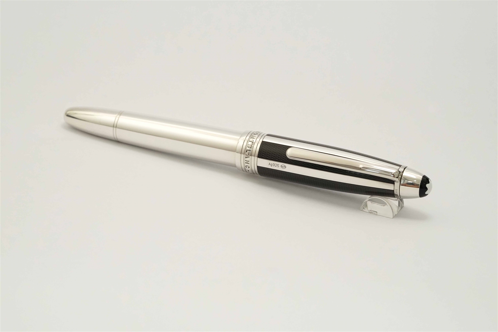 Bút máy Montblanc Meisterstuck 146 Solitaire Silver Fibre Legrand 18K F