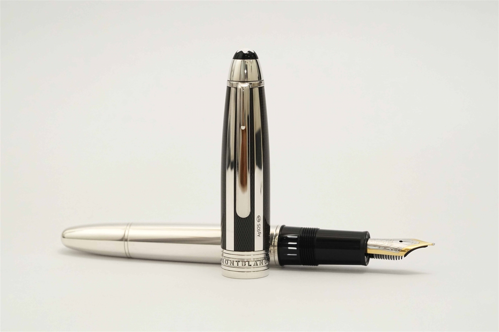 Bút máy Montblanc Meisterstuck 146 Solitaire Silver Fibre Legrand 18K F