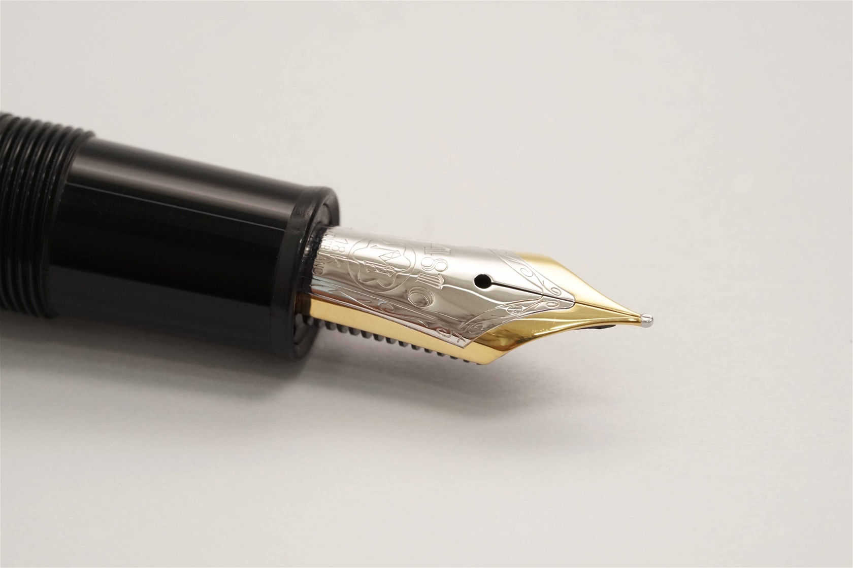 Bút máy Montblanc Meisterstuck 146 Solitaire Silver Fibre Legrand 18K F