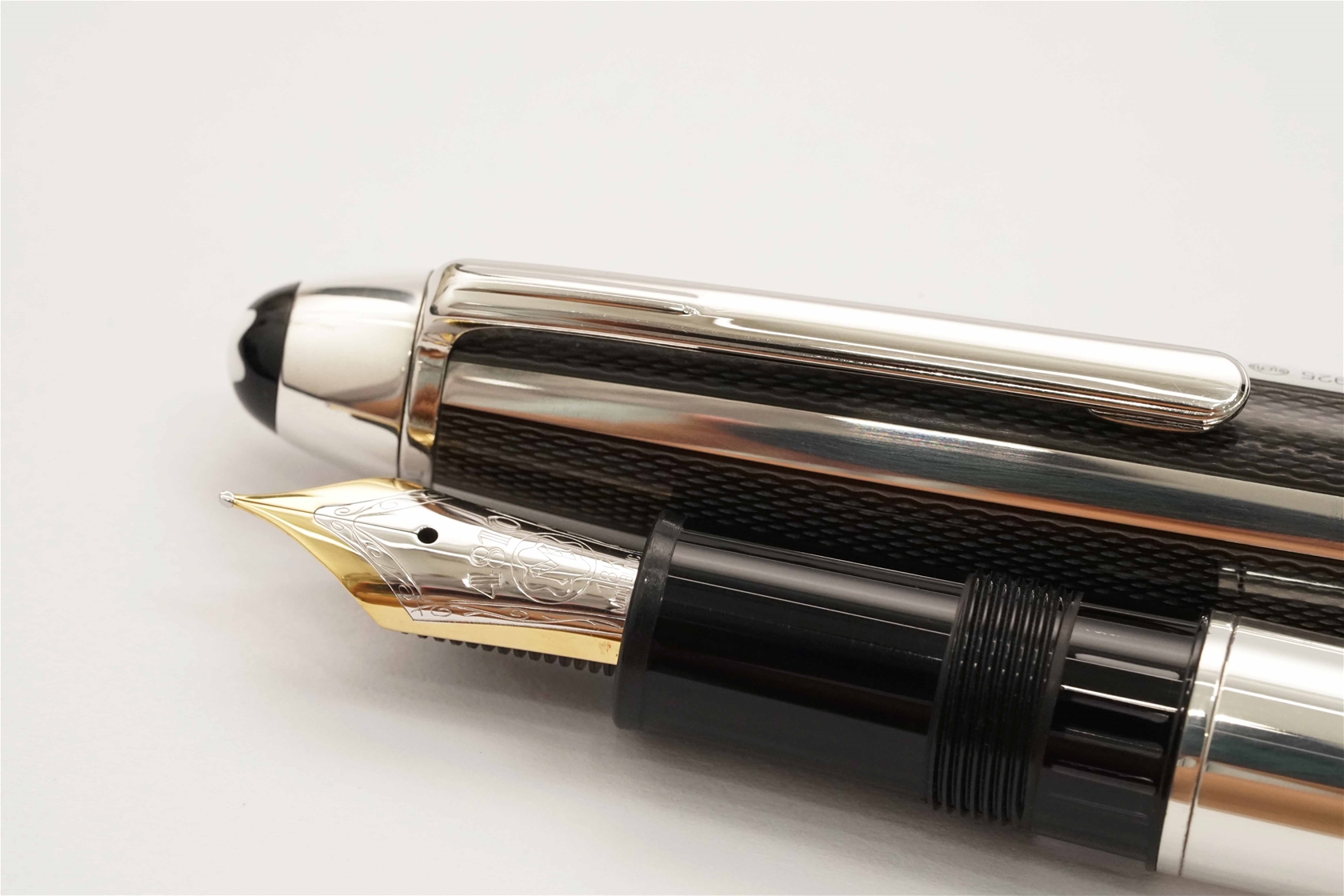 Bút máy Montblanc Meisterstuck 146 Solitaire Silver Fibre Legrand 18K F