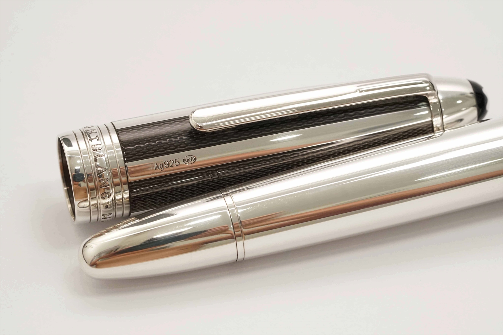 Bút máy Montblanc Meisterstuck 146 Solitaire Silver Fibre Legrand 18K F