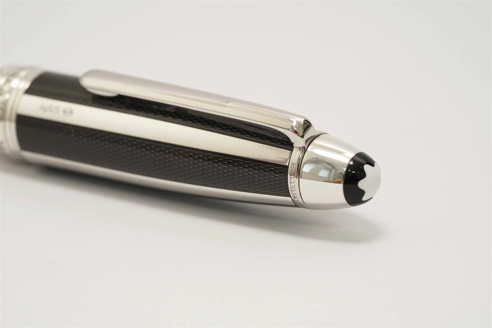 Bút máy Montblanc Meisterstuck 146 Solitaire Silver Fibre Legrand 18K F