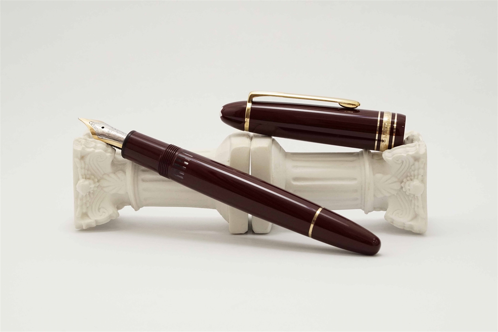 Bút máy Montblanc Meisterstuck 146R Bordeaux LeGrand 14K M