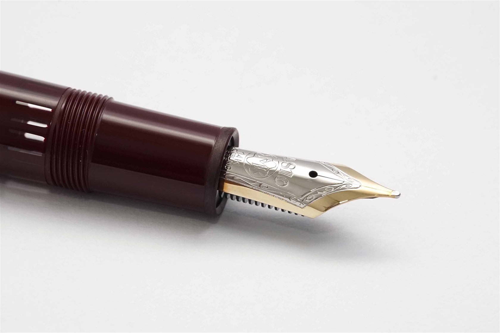 Bút máy Montblanc Meisterstuck 146R Bordeaux LeGrand 14K M