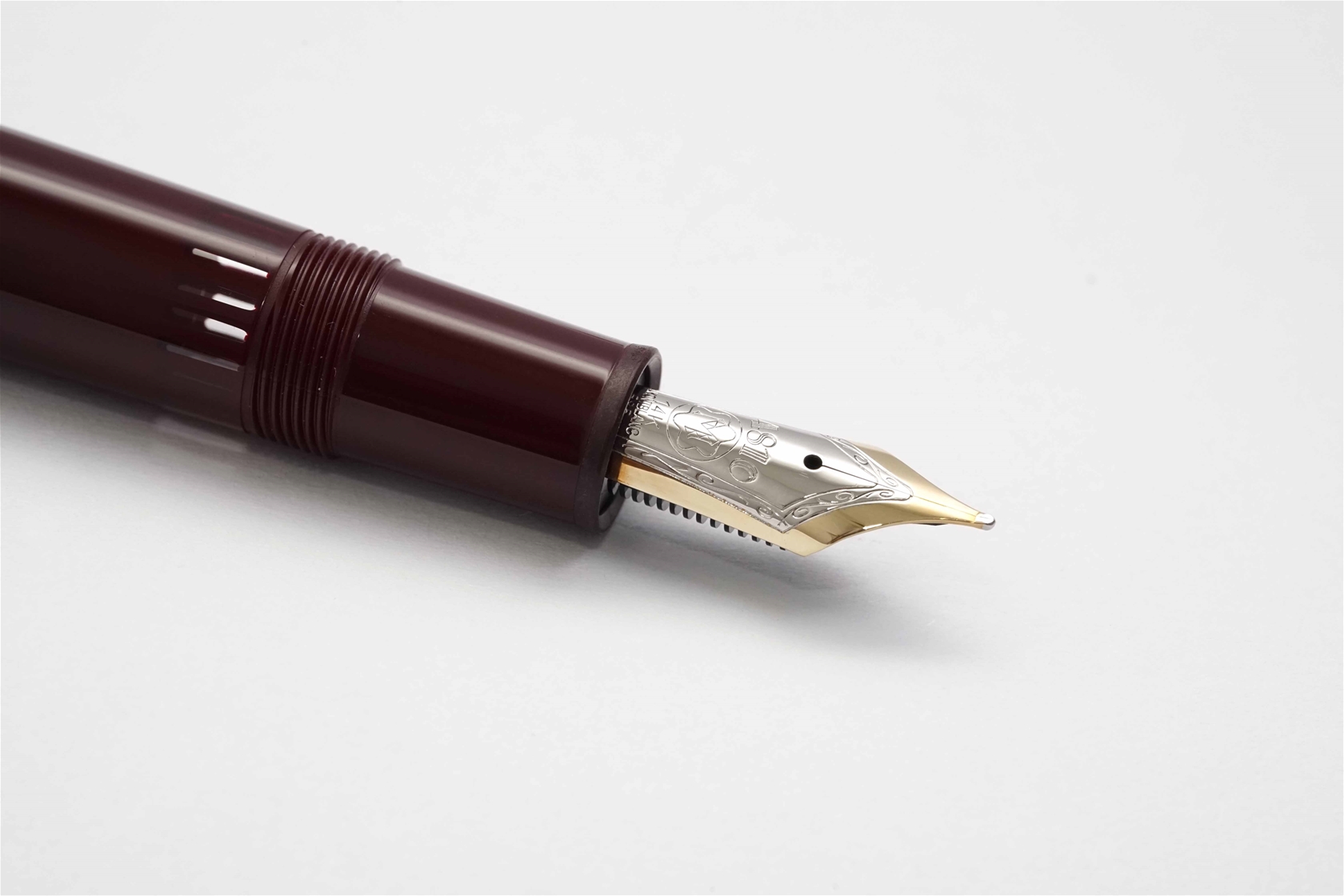 Bút máy Montblanc Meisterstuck 146R Bordeaux LeGrand 14K M