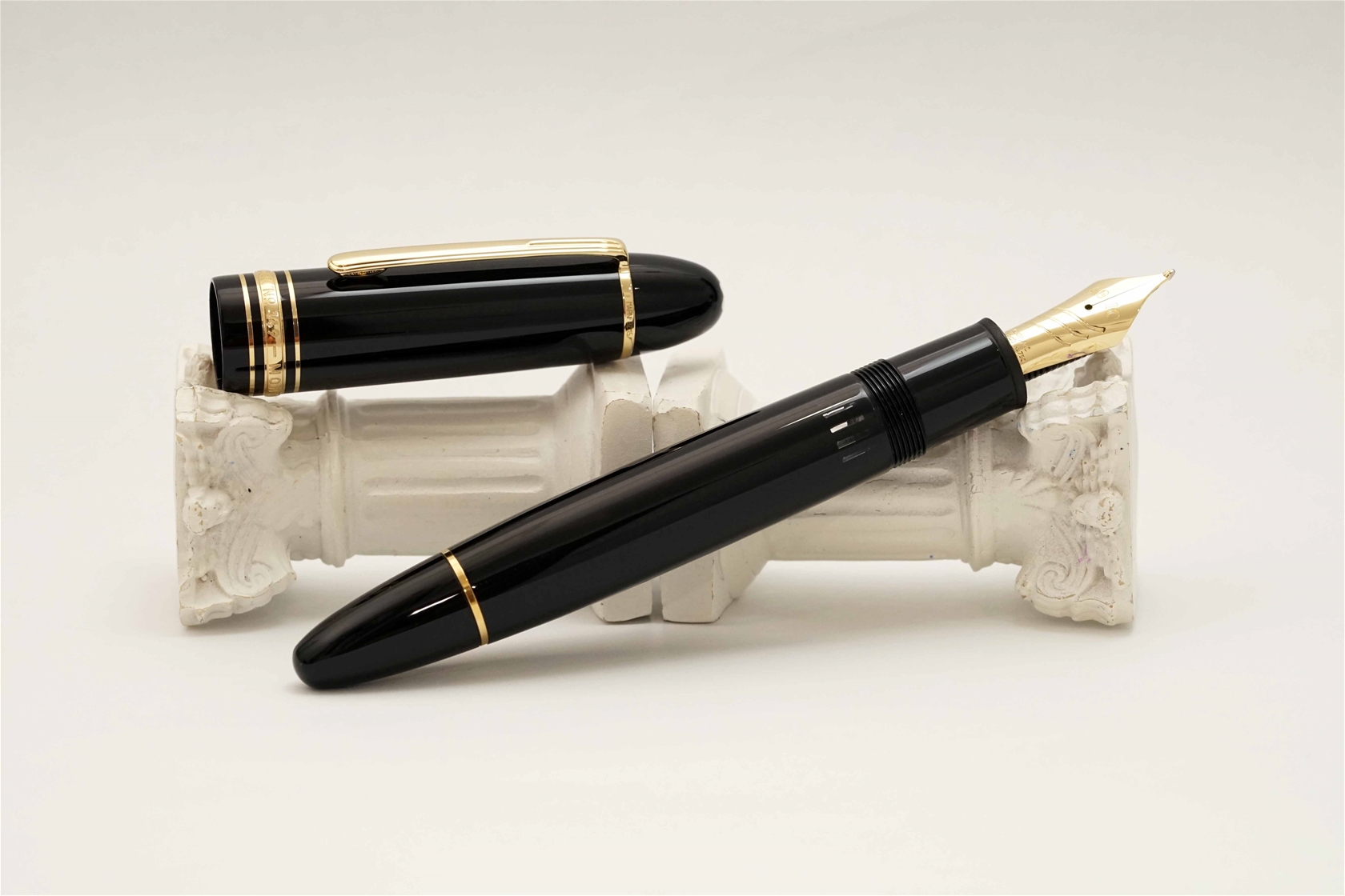 Bút máy Montblanc Meisterstuck 149 Calligraphy 18K Curved Nib