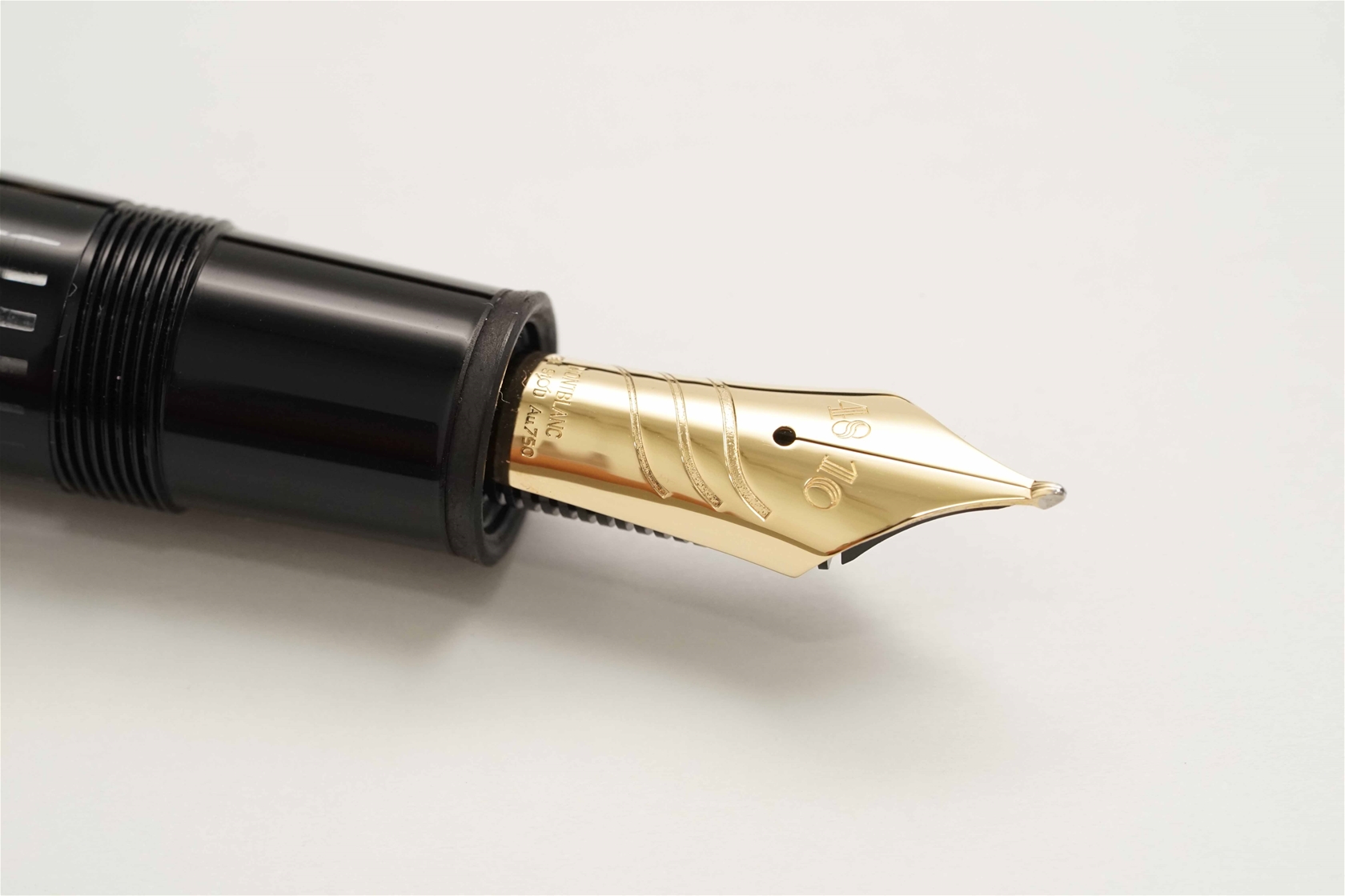 Bút máy Montblanc Meisterstuck 149 Calligraphy 18K Curved Nib