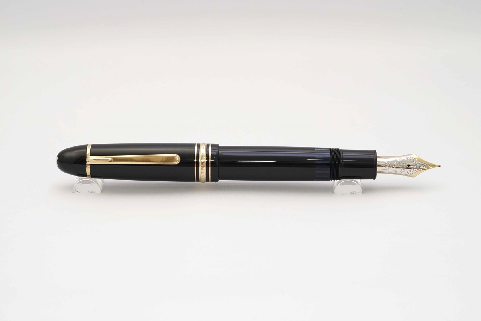 Bút máy Montblanc Meisterstuck 149 Classic Black Resin 14K M