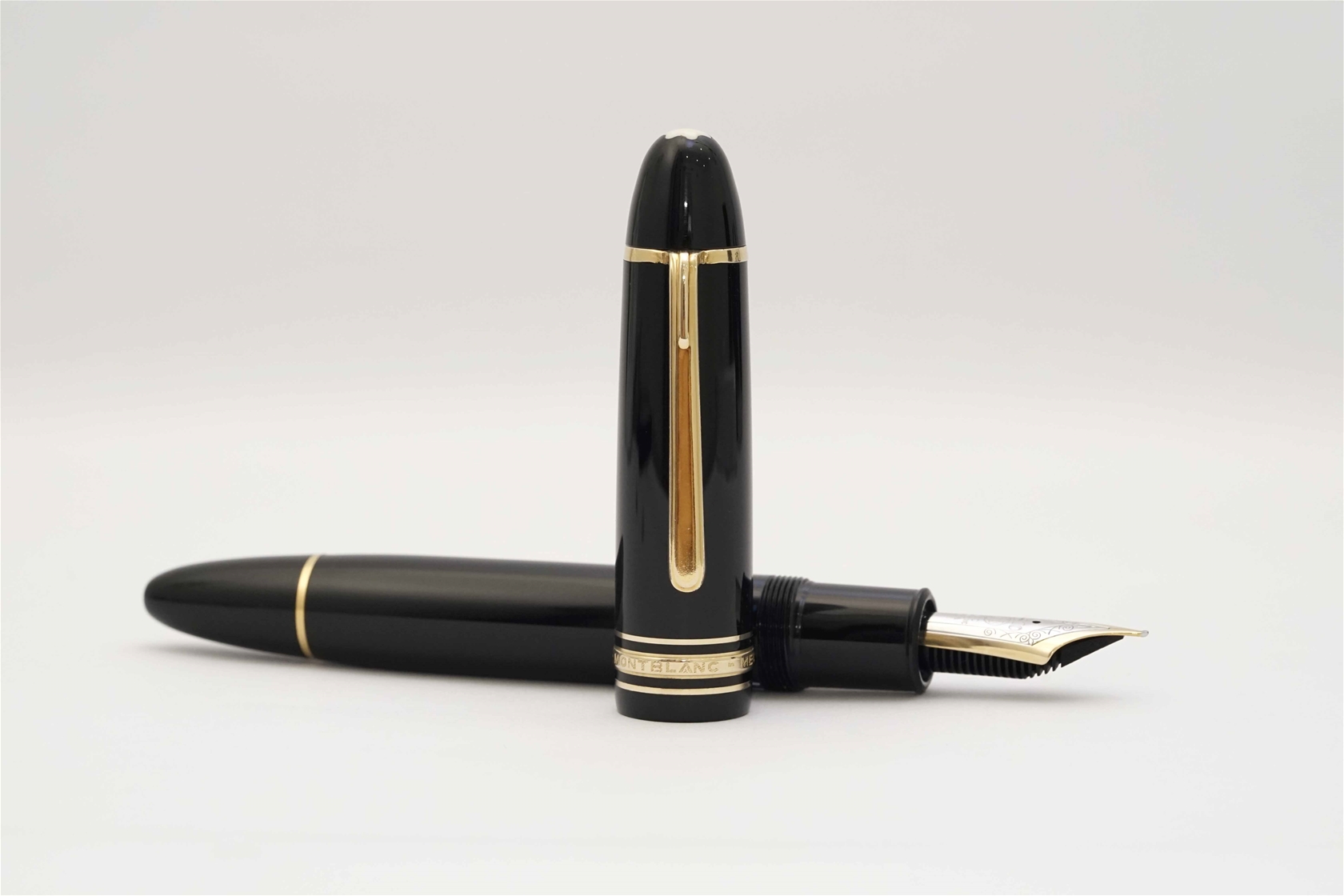 Bút máy Montblanc Meisterstuck 149 Classic Black Resin 14K M