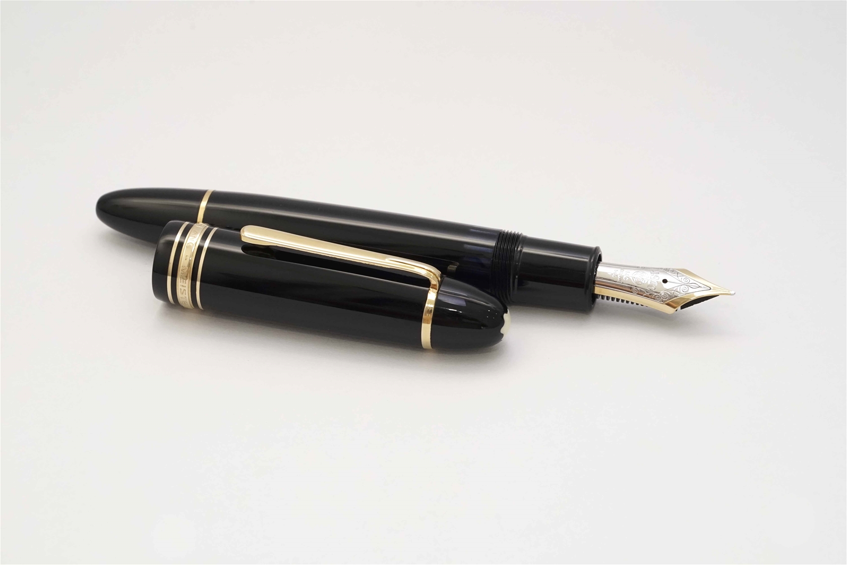 Bút máy Montblanc Meisterstuck 149 Classic Black Resin 14K M