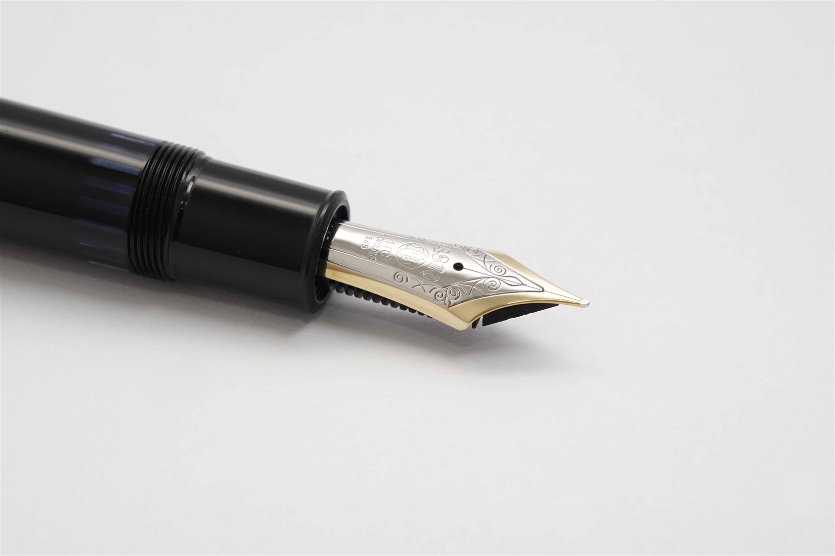 Bút máy Montblanc Meisterstuck 149 Classic Black Resin 14K M