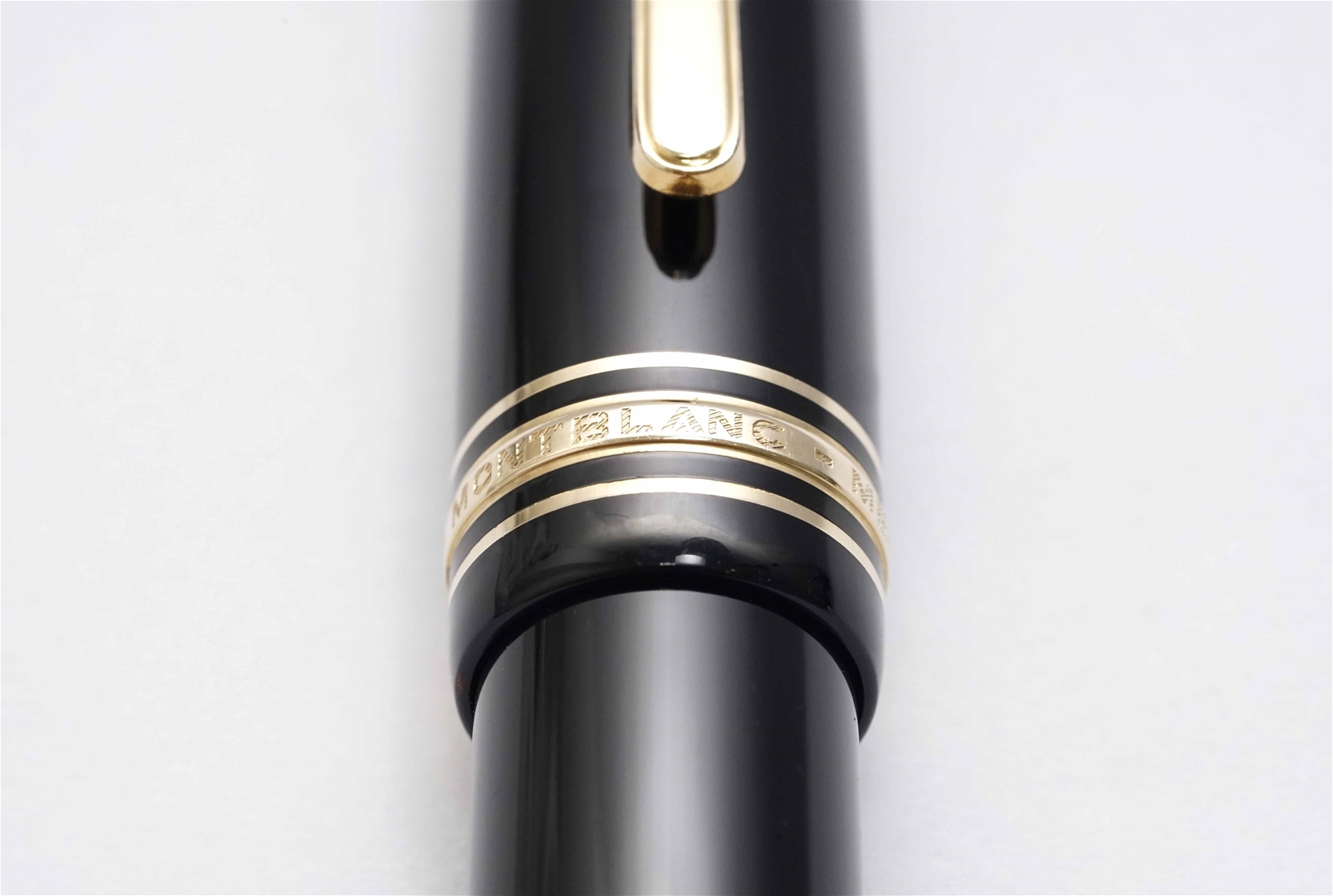 Bút máy Montblanc Meisterstuck 149 Classic Black Resin 14K M