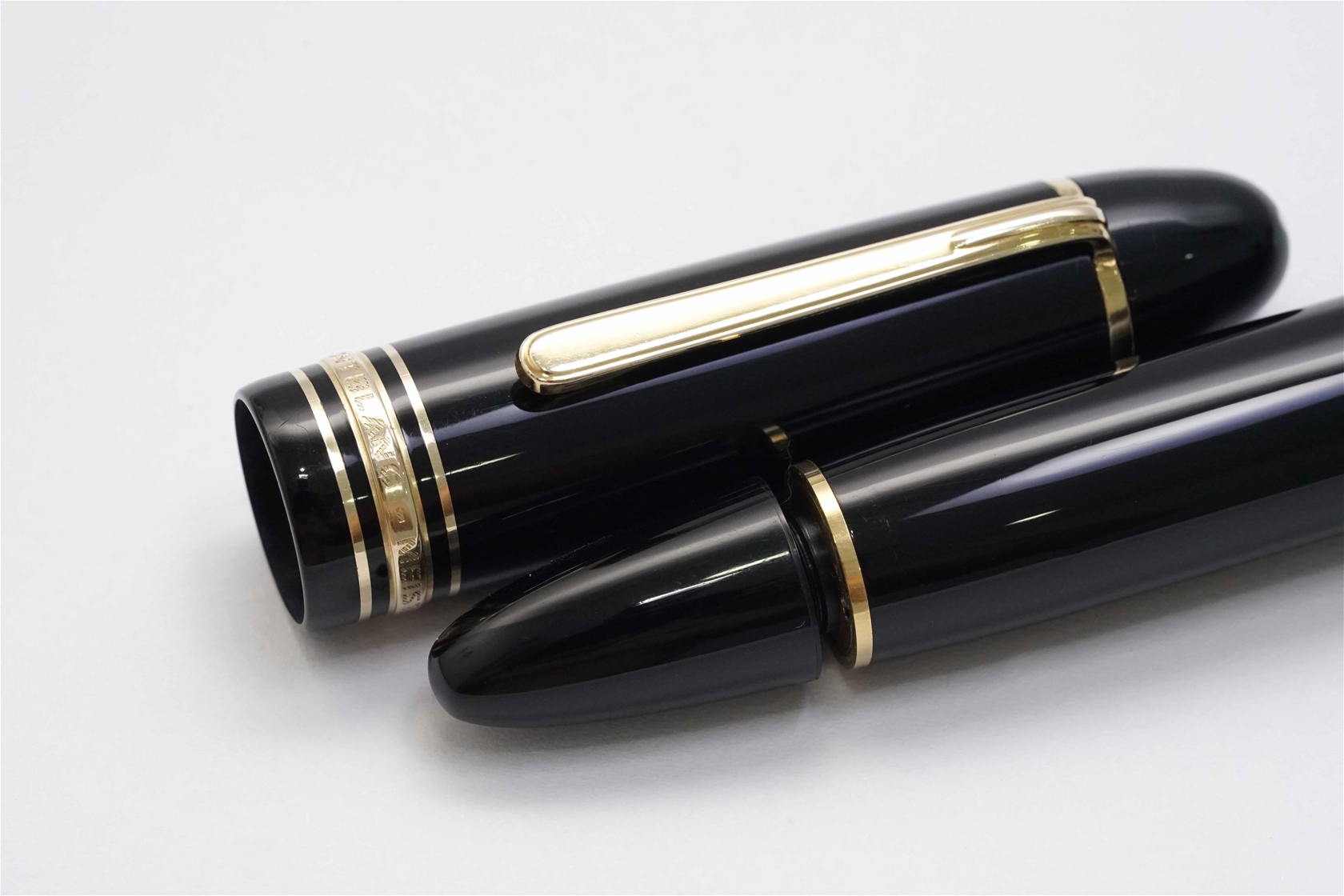 Bút máy Montblanc Meisterstuck 149 Classic Black Resin 14K M