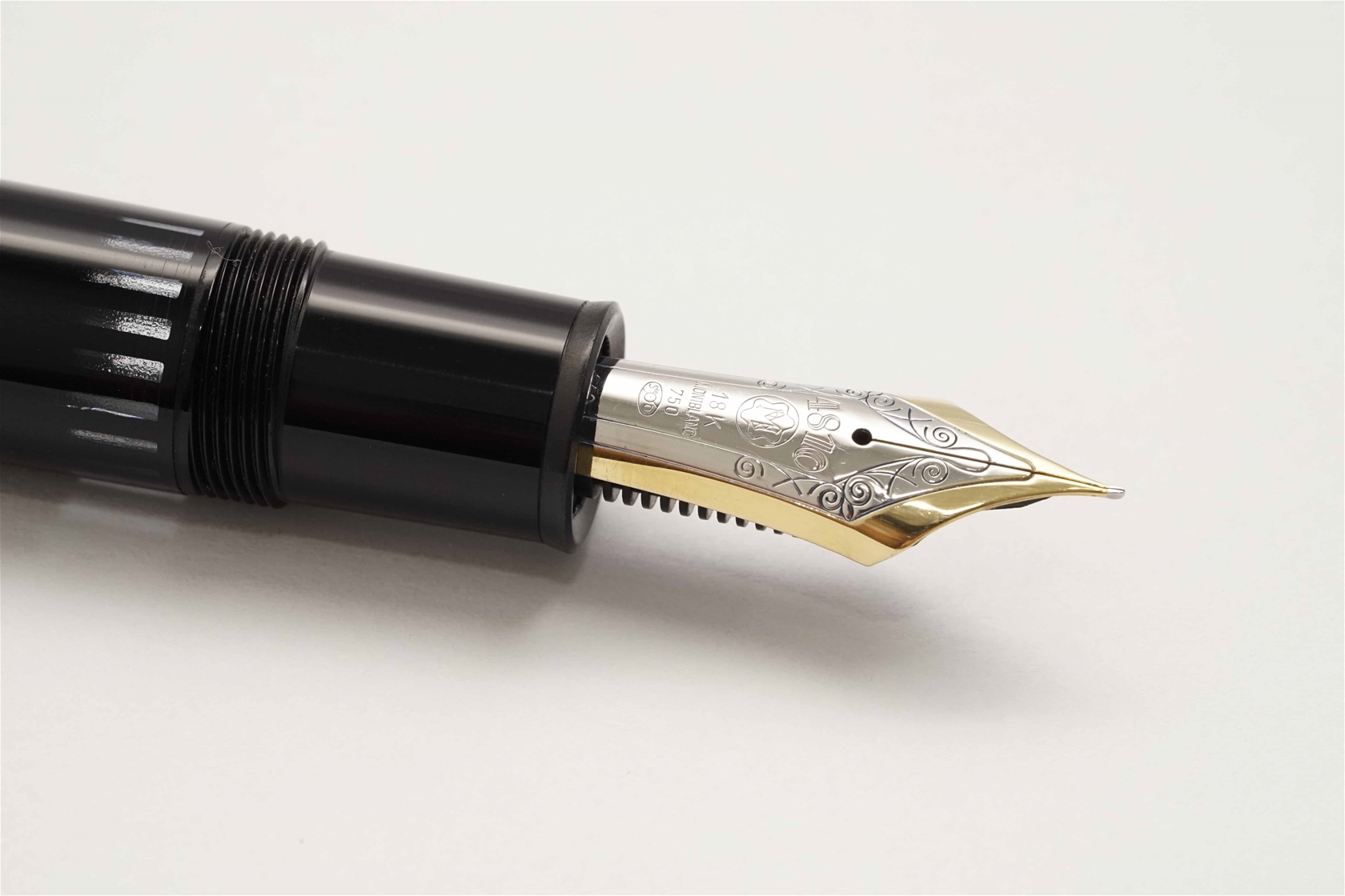 Bút máy Montblanc Meisterstuck 149 Classic Black Resin 18K EF