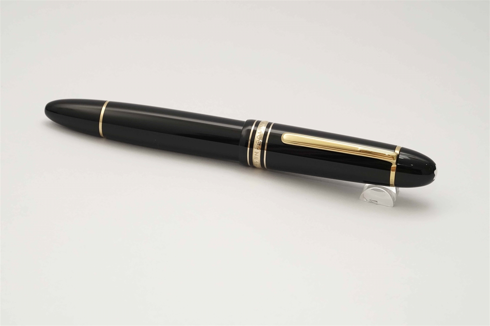 Bút máy Montblanc Meisterstuck 149 Classic Black Resin 18K EF