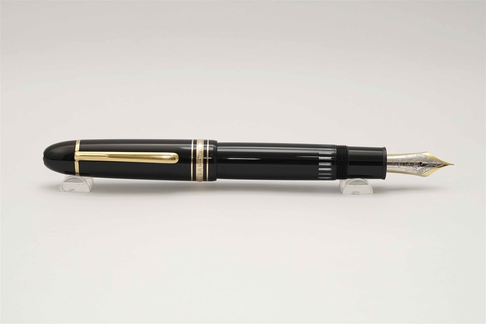 Bút máy Montblanc Meisterstuck 149 Classic Black Resin 18K EF