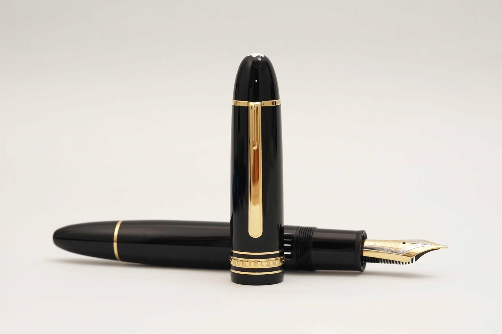 Bút máy Montblanc Meisterstuck 149 Classic Black Resin 18K F