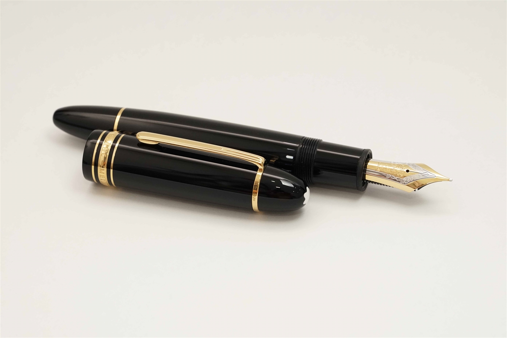 Bút máy Montblanc Meisterstuck 149 Classic Black Resin 18K F