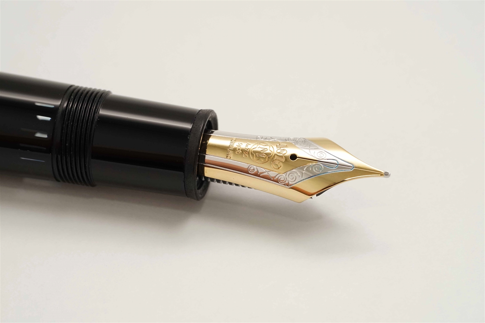 Bút máy Montblanc Meisterstuck 149 Classic Black Resin 18K F