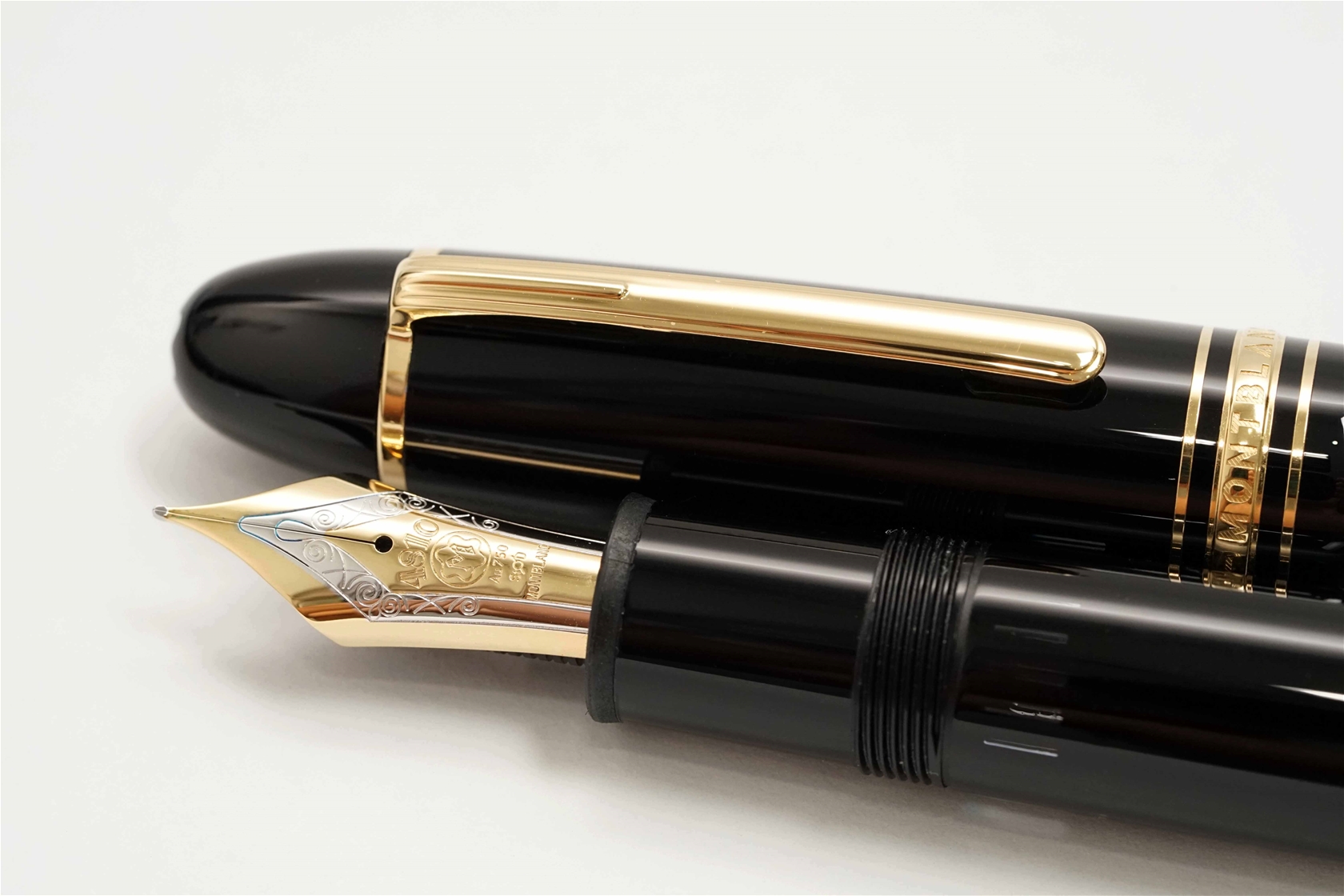 Bút máy Montblanc Meisterstuck 149 Classic Black Resin 18K F