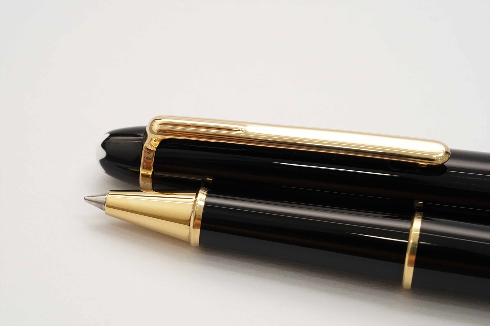 Bút bi nước Montblanc Meisterstuck 163 Classic & Gold Rollerball