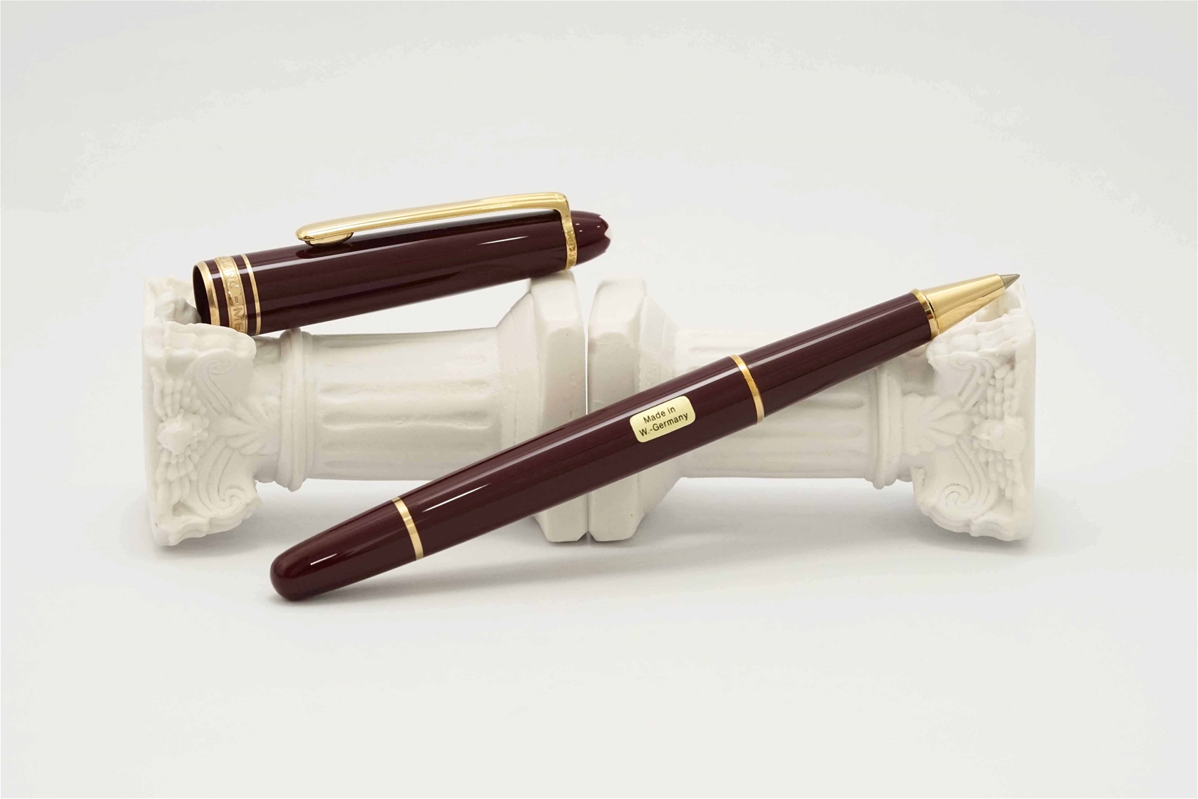 Bút bi nước Montblanc Meisterstuck 163 Classique Burgundy Rollerball Pen