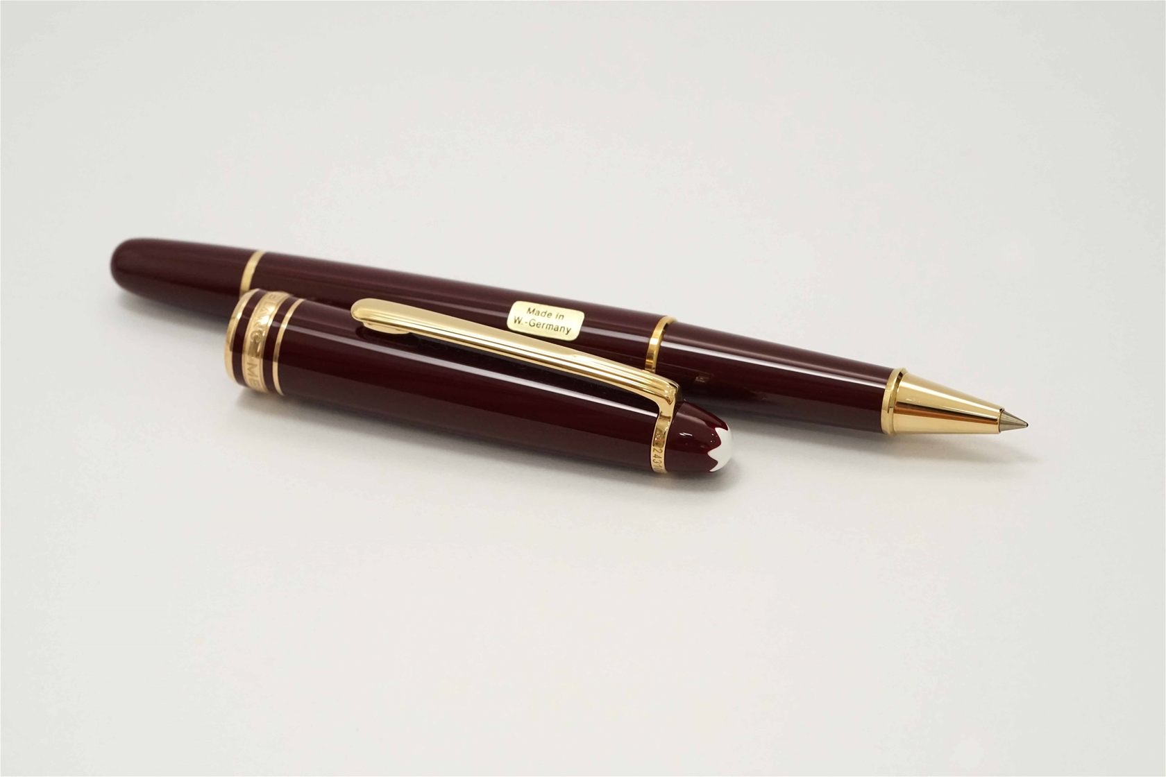 Bút bi nước Montblanc Meisterstuck 163 Classique Burgundy Rollerball Pen