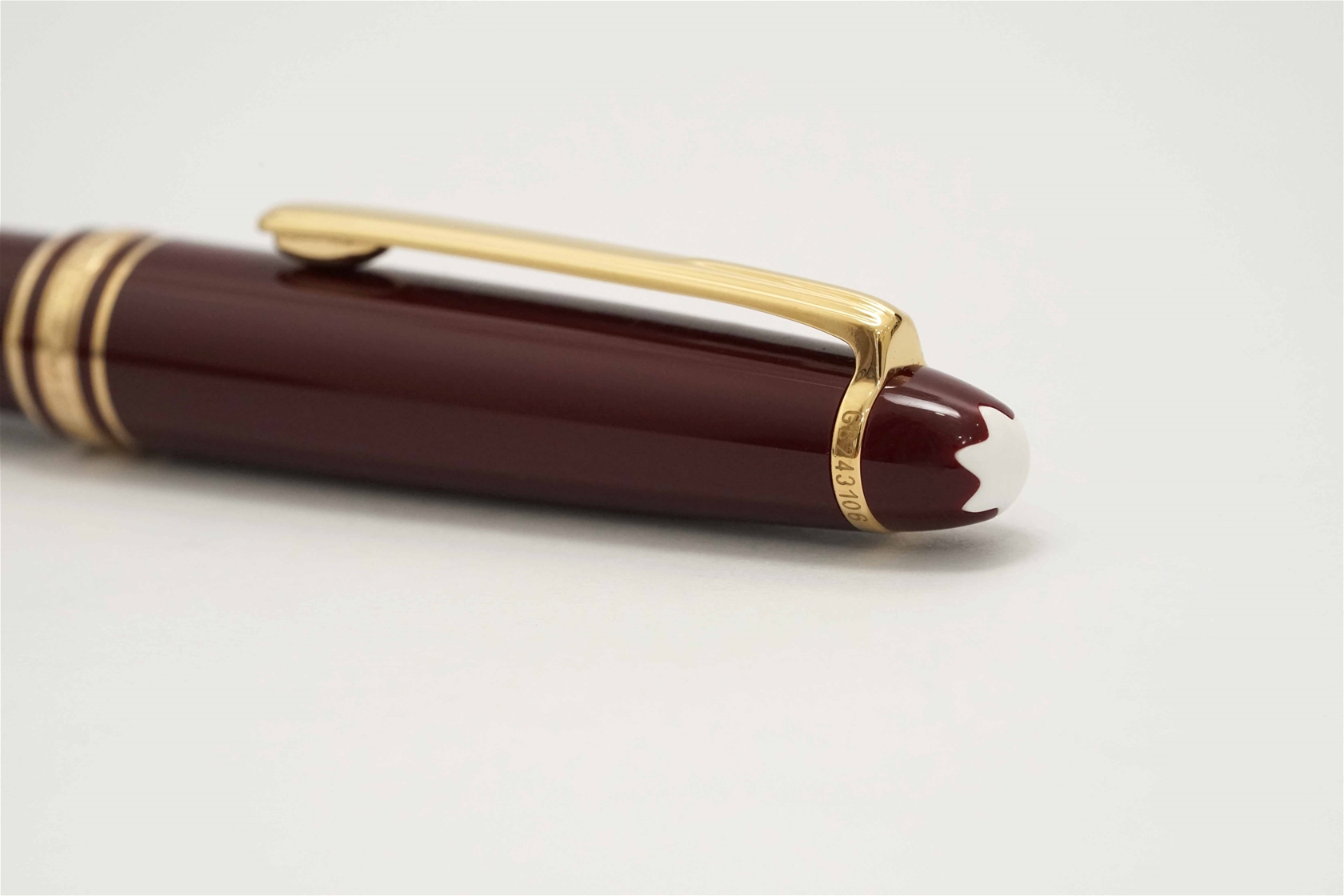 Bút bi nước Montblanc Meisterstuck 163 Classique Burgundy Rollerball Pen