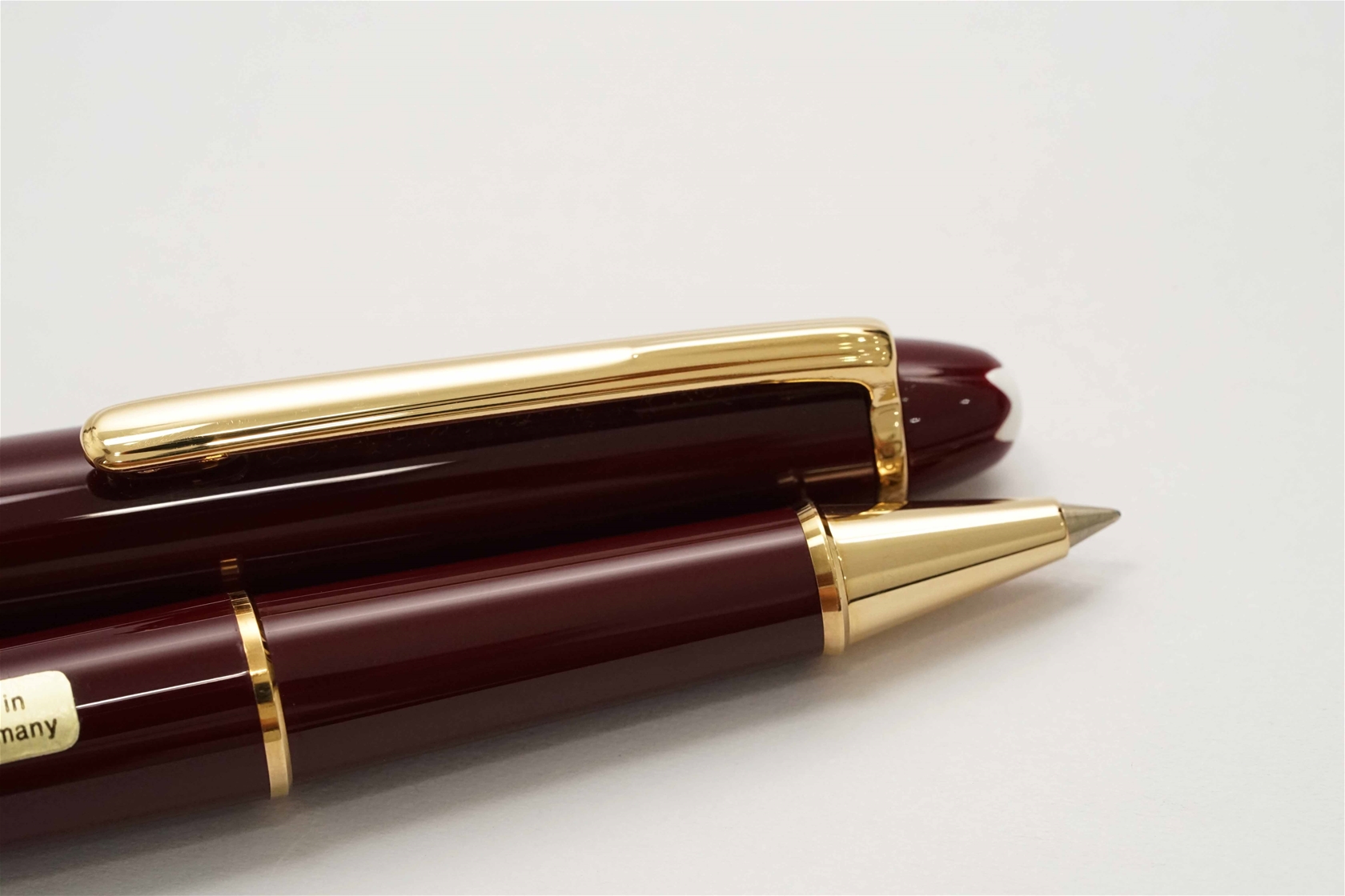 Bút bi nước Montblanc Meisterstuck 163 Classique Burgundy Rollerball Pen